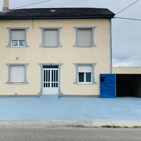 別荘 Carballeira House