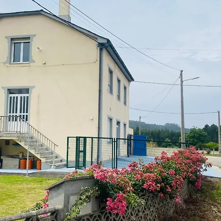 別荘 Carballeira House